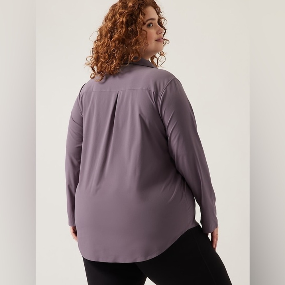 EUC Athleta Urbanite Top 2.0, Button-Down Shirt in Dusk Violet | Women’s Plus 1X - Picture 15 of 16